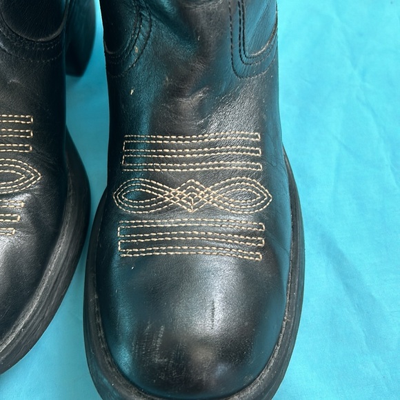 Black size 8 cowboy boots , round toe, tan stitching - Picture 2 of 6